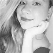 Enseñó a realizar distintas manualidades, letras bonitas, pancartas, cartas y carteleras escolares. Estoy en cali, puede ser por vídeo o presencial